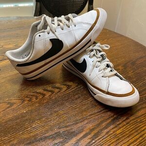 Nike big boy’s shoes size 6Y